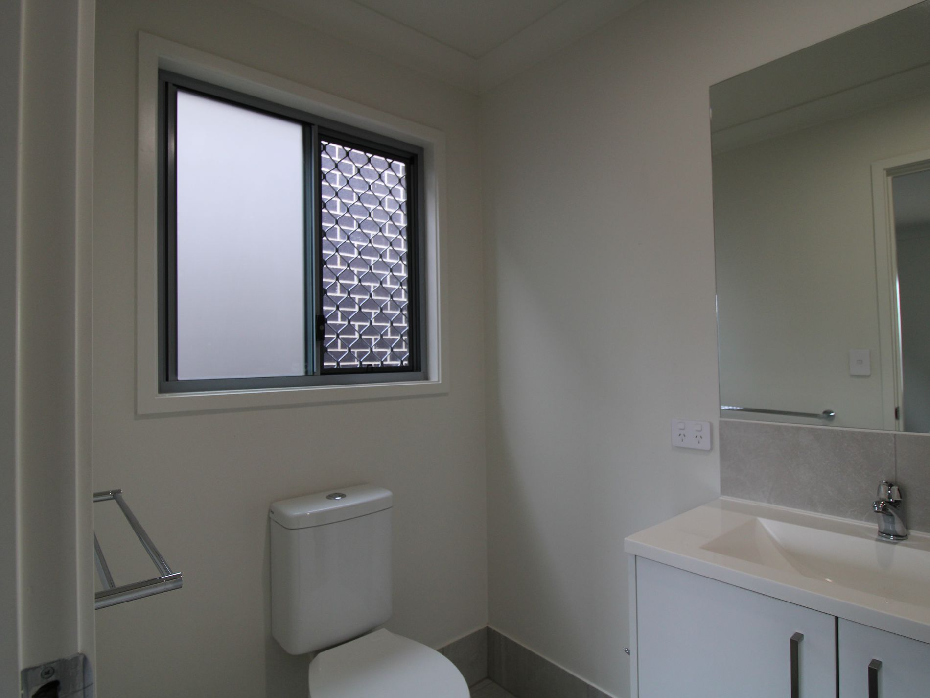 1 / 2 Herald Close, Kallangur