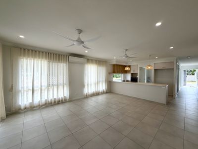 16  Lakeside Drive, Smithfield