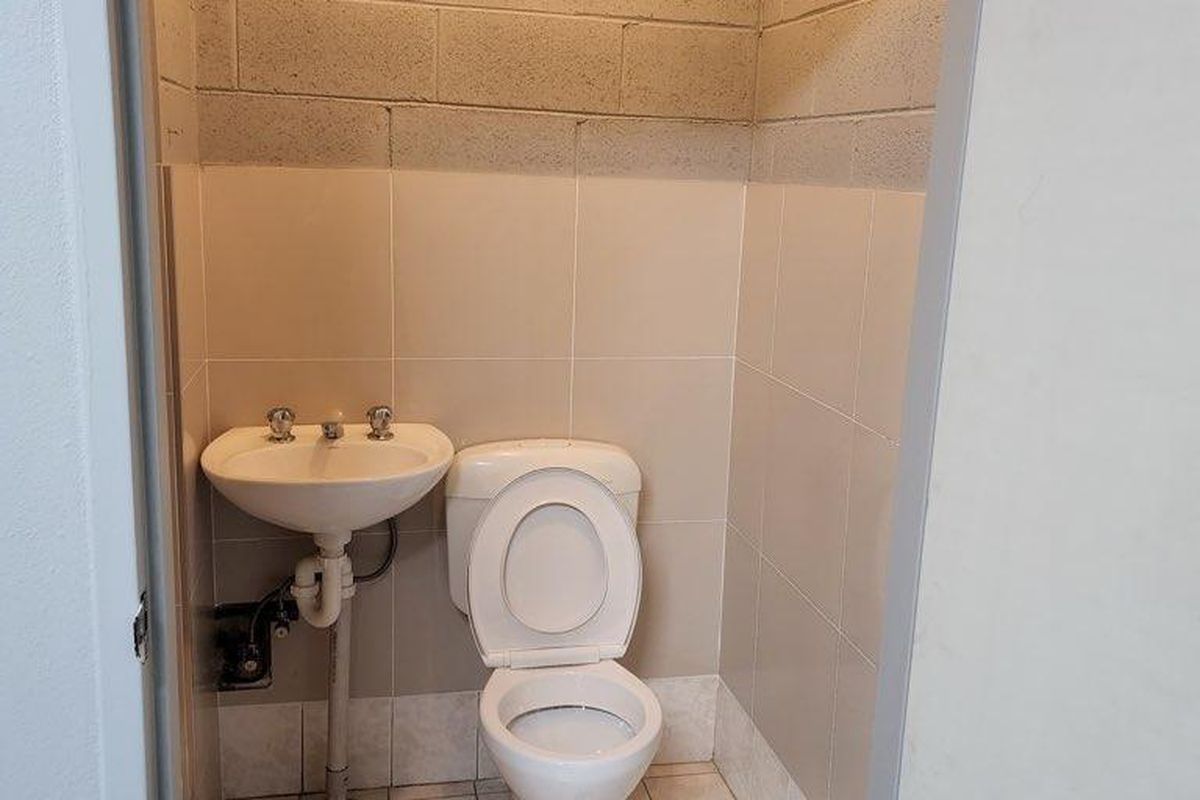 1 / 4 Shaw Road, Ingleburn