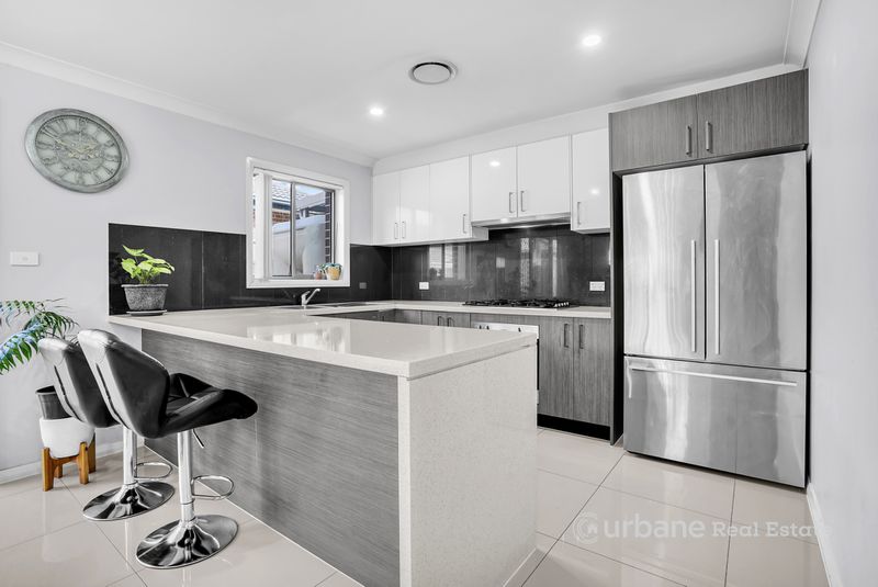 12 Raspberry Crescent, Schofields