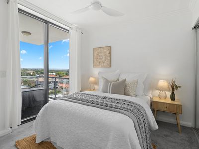 27 / 136  Marine Parade, Southport