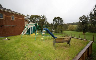 25-27 Grant Court, Beaconsfield Upper