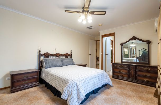 10 Mitford Crescent, Craigieburn