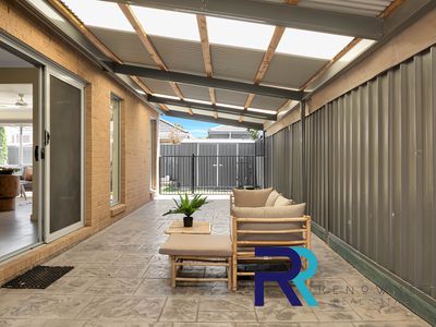 5 EMMETTS MEWS, Deer Park