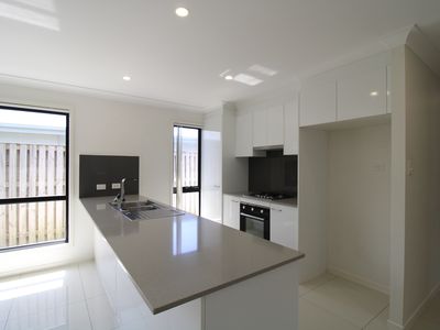 11 Rise Crescent, Pimpama