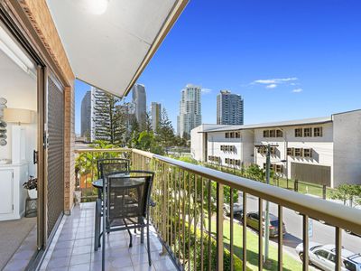 9 / 4 Mary Avenue, Mermaid Beach