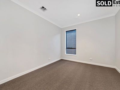 4 Epsom Lane, Cranbourne North