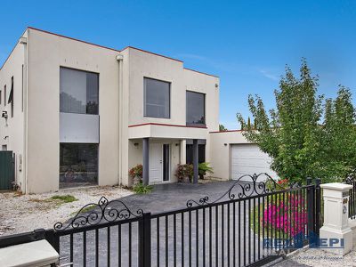 39 Kippenross Drive, Narre Warren South