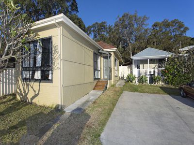 94 Lake Entrance Road, Oak Flats
