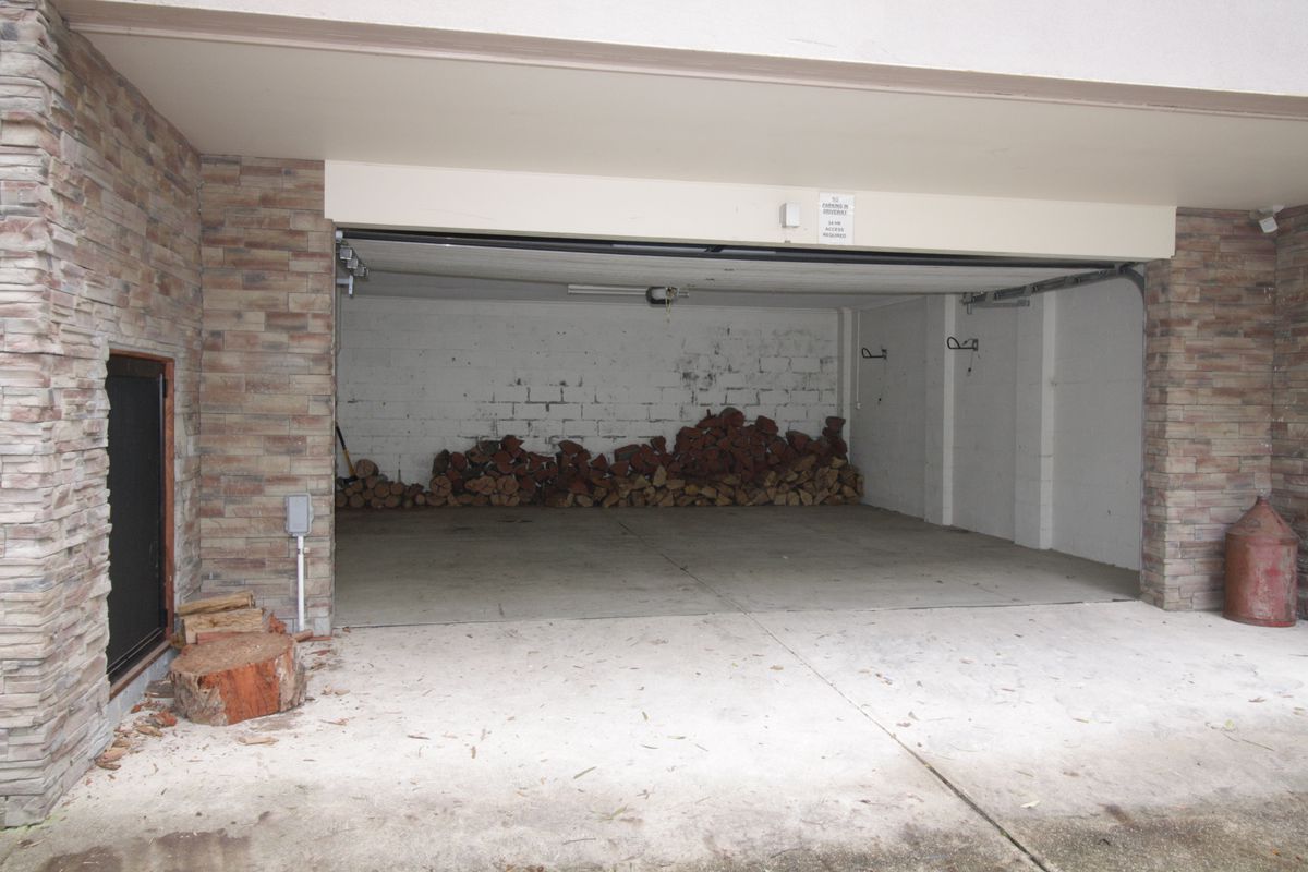 1 / 6 Man Court, Sawmill Settlement