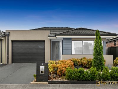 5 Lambertia Crescent, Manor Lakes