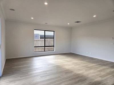 4 Nesting Way, Werribee
