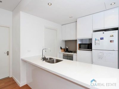 42 Shorline Dr, Rhodes