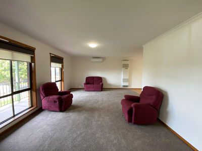 4 Royal Crescent, Hamlyn Heights