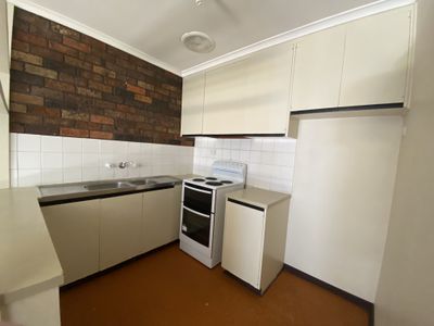 4 / 12 Moffatt Crescent, Hoppers Crossing