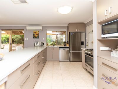 11 Robinia Rise, Helena Valley