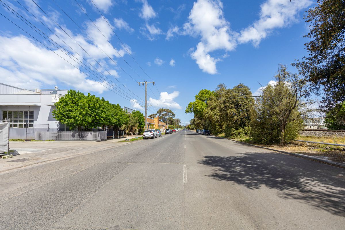 8 & 17 / 144 Hall Street, Spotswood