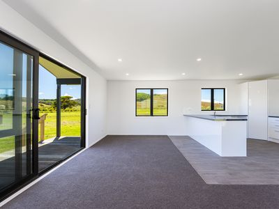 20 Journeys End, Tapora