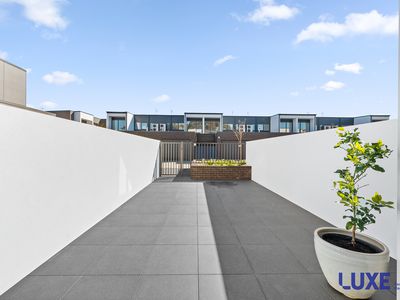 30 / 20 Leahy Close, Narrabundah