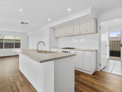 30 Lewis Crescent, Finley