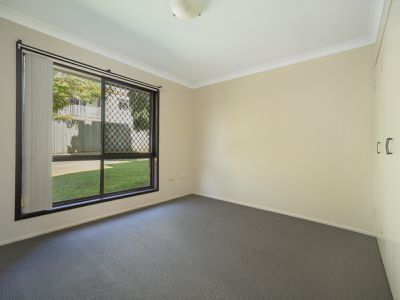1 / 329 West Street, Harristown