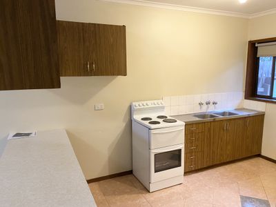 2 / 51 Morris Road, Hoppers Crossing