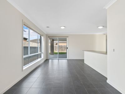 5 Mia Street, Sale