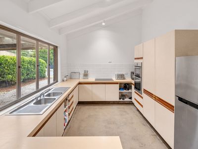 12 Cotswold Court, Rochedale South