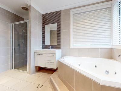 450 WHEELERS LANE, Dubbo