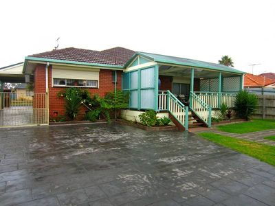 42 Avondale Ave, St Albans