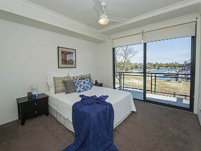 3 / 10 Marina Drive, Ascot