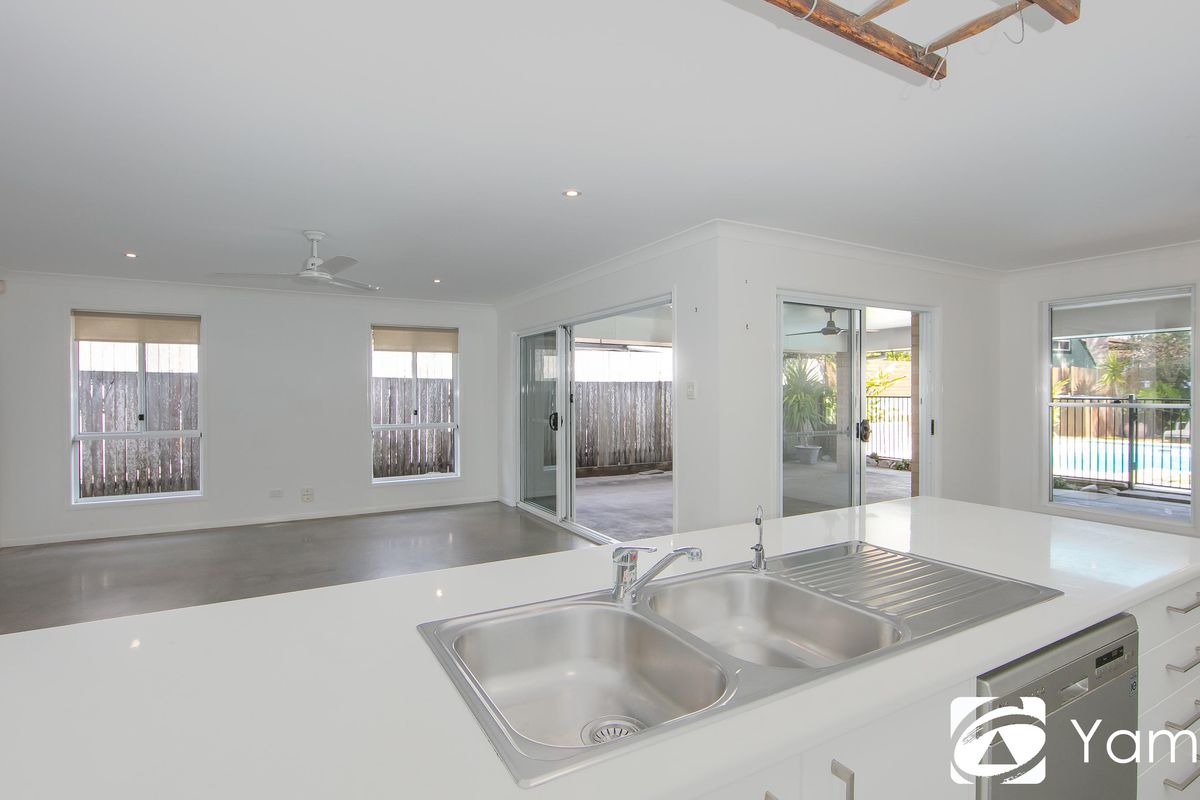 98 Lakes Boulevard, Wooloweyah