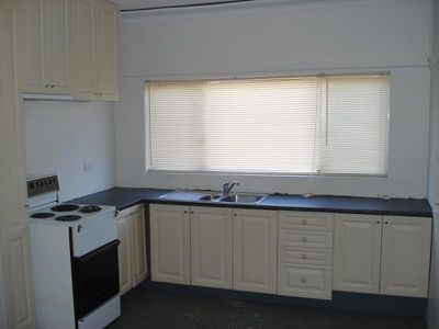 2 Penshurst ROAD, Roselands