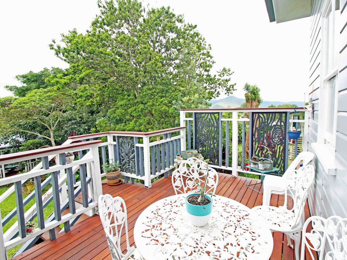 131 ROBERT STREET, Atherton