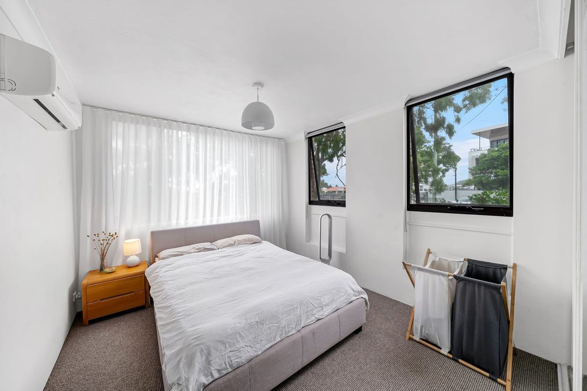 1 / 18 Sunshine Boulevard, Broadbeach Waters