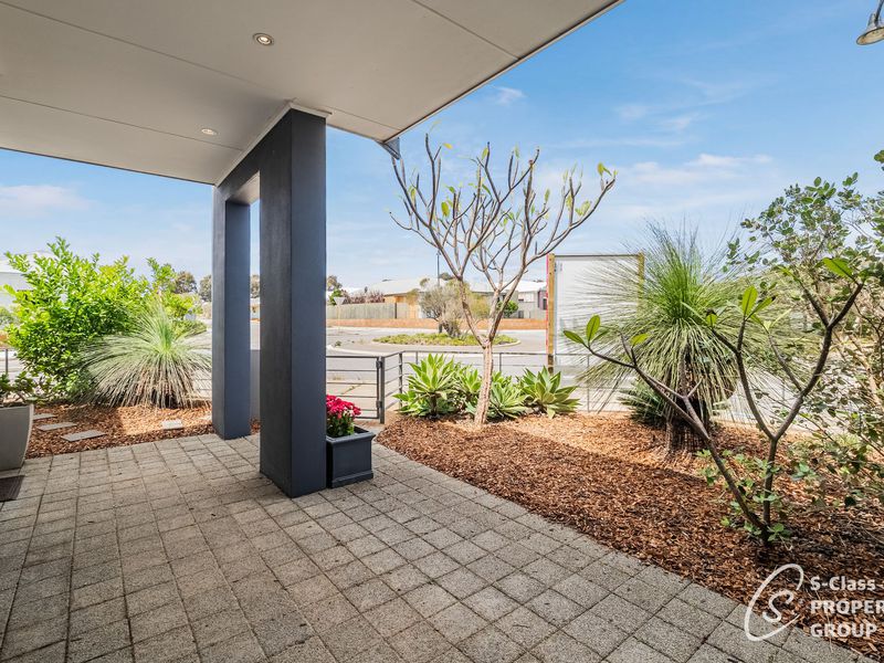 33 Barrington Avenue, Champion Lakes