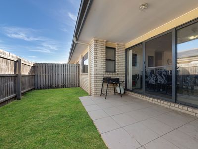 1 / 2 Currawong Street, Lowood