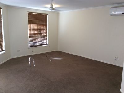 56 Witney, Telina