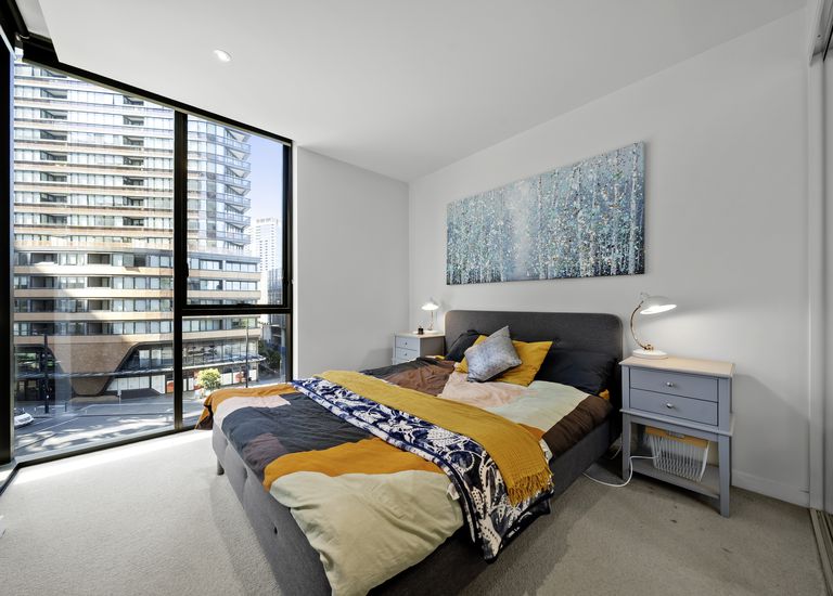 3B / 9 Waterside Place, Docklands