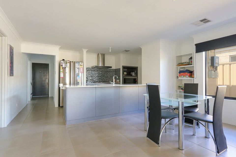 18 Baroness Road , Baldivis