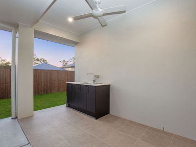 8 Kakadu Street, Pimpama