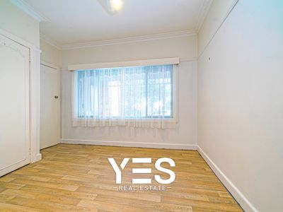 1 / 4 Allen Street, Glen Waverley