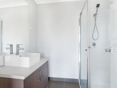 9 Cotton Field Way, Brookfield