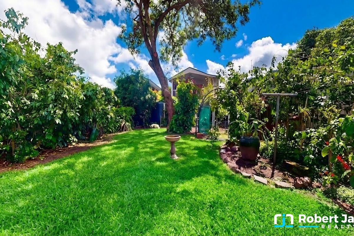 12 Orchard Avenue, Boreen Point