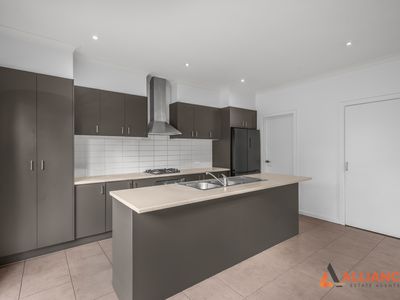 37 Kirkstead Grove, Craigieburn