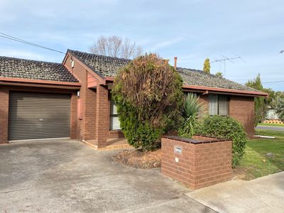 1 / 10 Sinns Avenue, Werribee