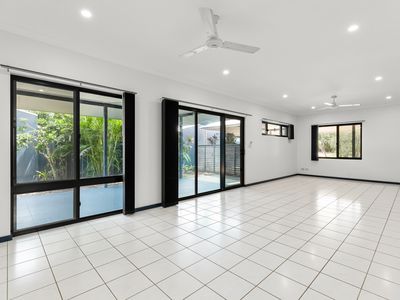 16 Anea Brace, Bilingurr