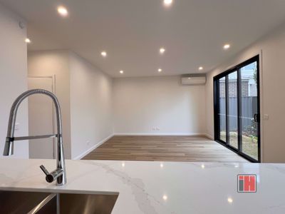 8A Norma Court, Avondale Heights