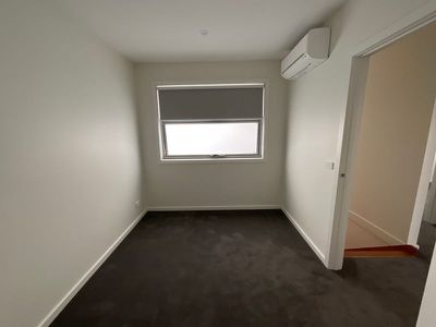 2 / 28 Curie Avenue, Oak Park