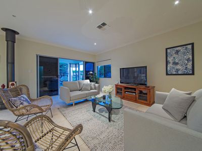 2 Lachlan Drive, Wakerley